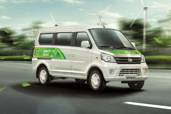 Какви са предпазните мерки при зареждане на Electric Minivanï¼