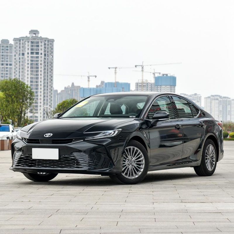 Бензинов седан Toyota Camry
